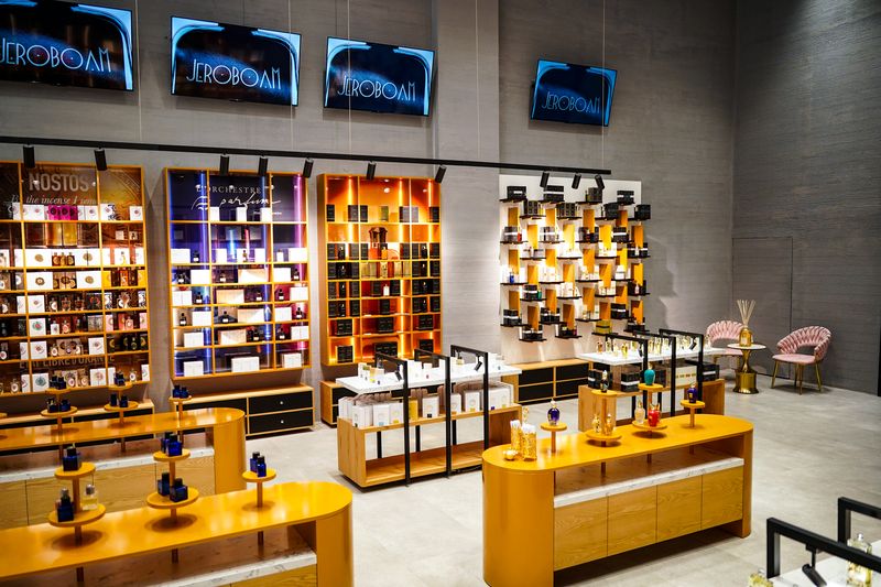 Offscent at Iraq Mall, Baghdad: brand wall units and fragrance tables